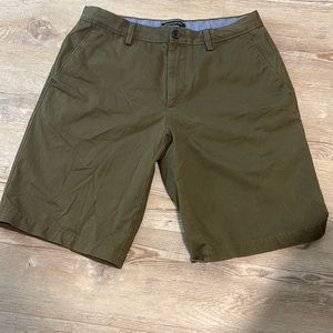 Men’s Banana Republic 8in Emerson Shorts Waist Size 32